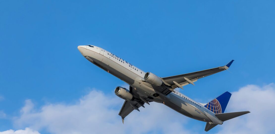 avião no céu